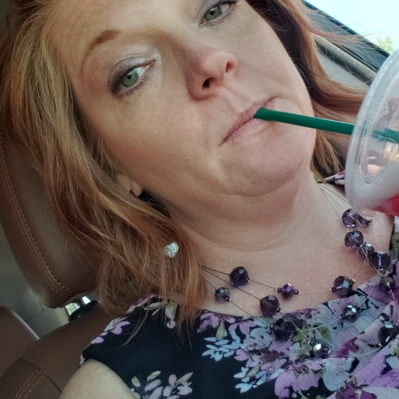 Meet your Posher, Stephanie - Picture 1 of 1